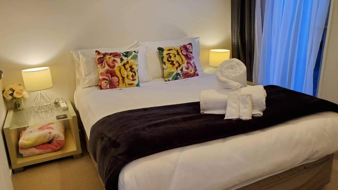 Central Lakeview Apartment With Amazing Rooftop 镇上湖景三室套房 Queenstown Eksteriør billede